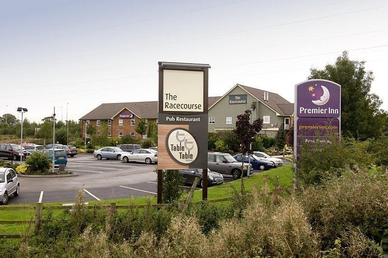Premier Inn Uttoxeter Exterior foto