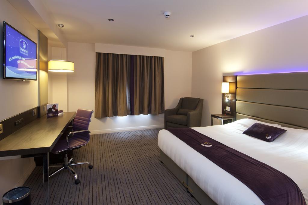 Premier Inn Uttoxeter Exterior foto